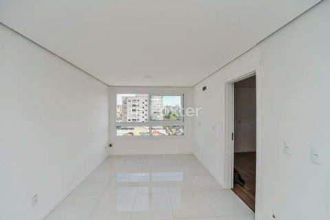 Image 6 - 1011690