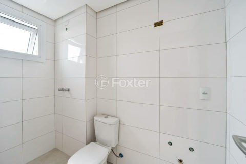 Image 8 - 1011690