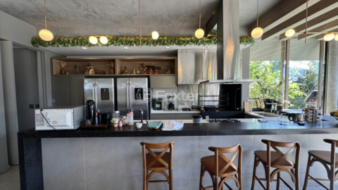 Image 16 - 1011696