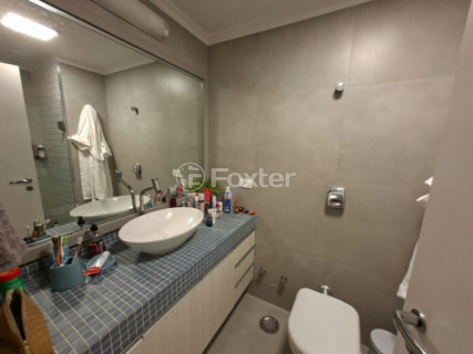 Image 8 - 1011777