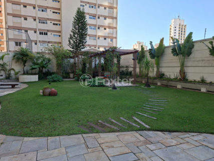 Image 17 - 1011777