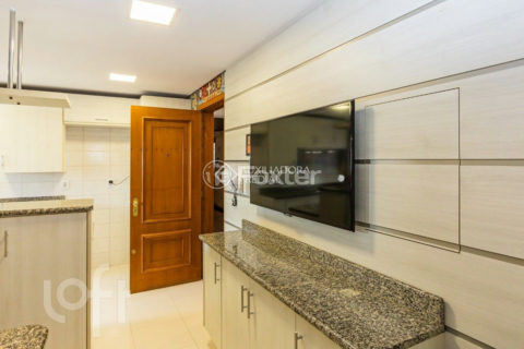 Image 7 - 1012300
