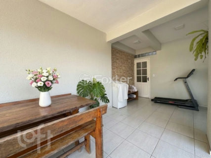 Image 37 - 1012323