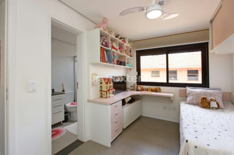 Image 17 - 1012348