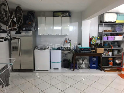 Image 12 - 1012577