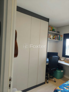 Image 17 - 1012750