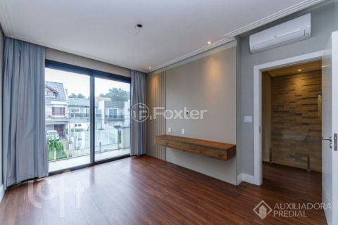 Image 44 - 1013605