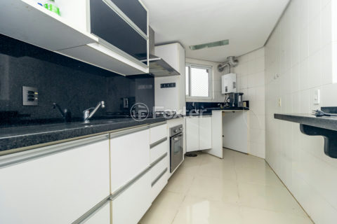 Image 17 - 1013940