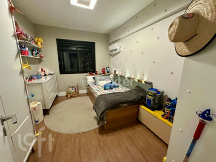 Image 32 - 1013963