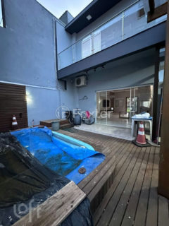 Image 32 - 1014298