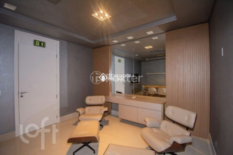 Image 33 - 1015056