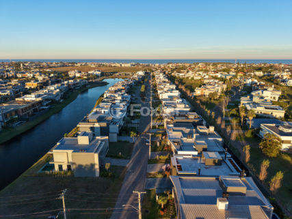 Image 40 - 1015085