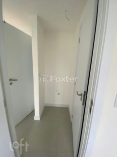 Image 28 - 1015105