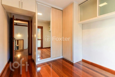 Image 21 - 1015116