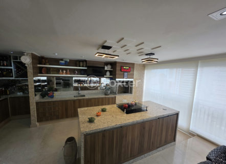 Image 17 - 1015355