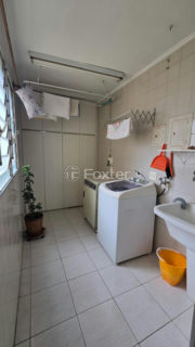 Image 32 - 1015356