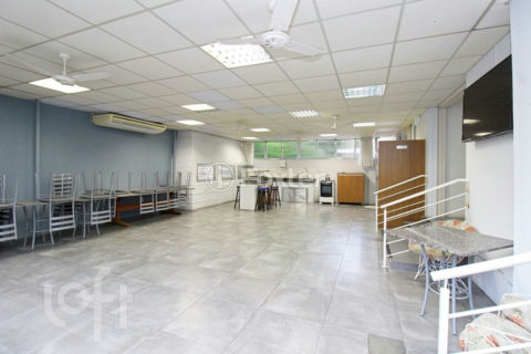 Image 37 - 1015393