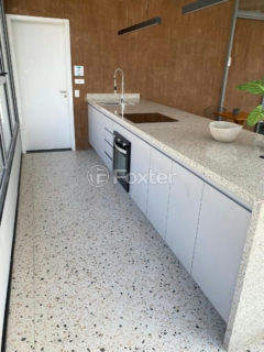 Image 23 - 1015508