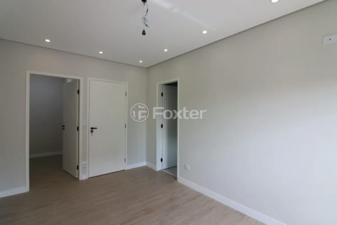 Image 21 - 1015560