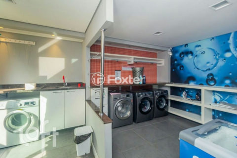 Image 34 - 1015584