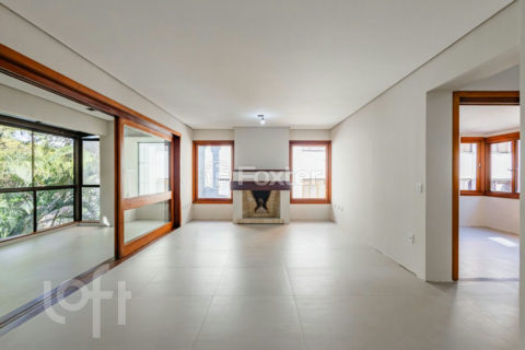 Image 37 - 1015599