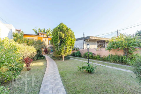 Image 37 - 1015659
