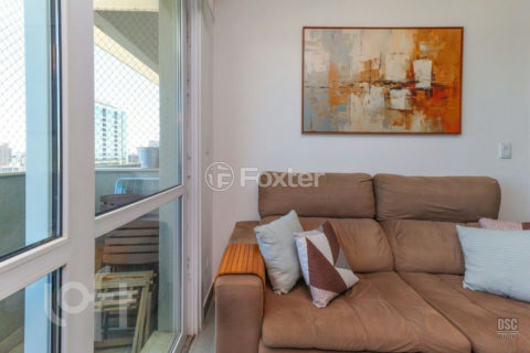 Image 33 - 1015739