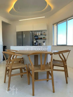 Image 4 - 1015744