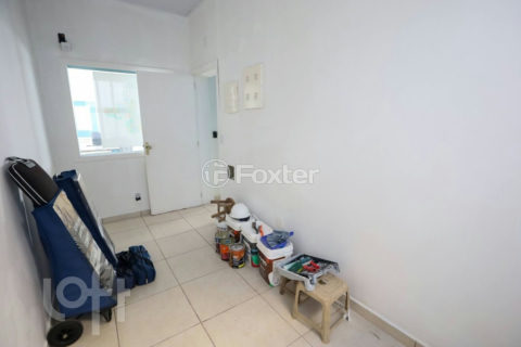 Image 37 - 1015799