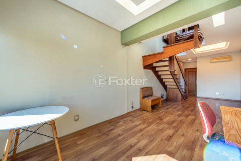 Image 37 - 1015801
