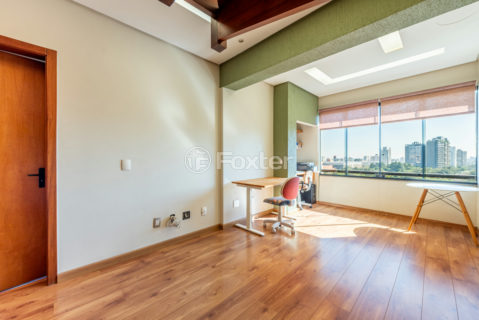 Image 42 - 1015801
