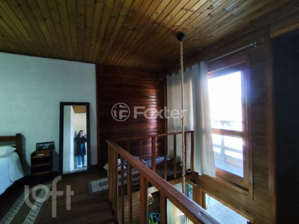 Image 35 - 1015828