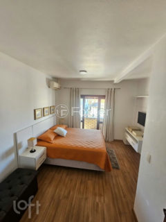 Image 3 - 1015846