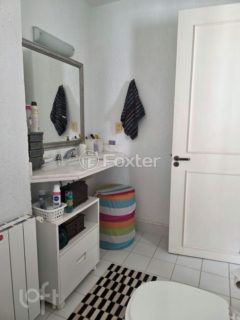 Image 30 - 1015873