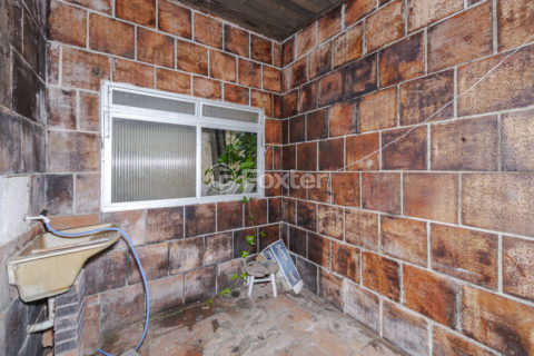 Image 33 - 1015911