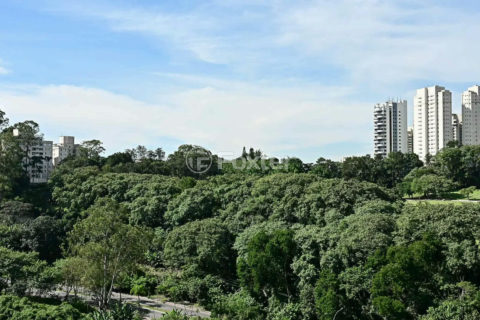 Image 21 - 1015949