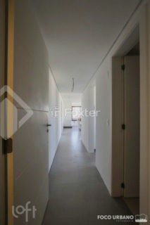 Image 3 - 1015977