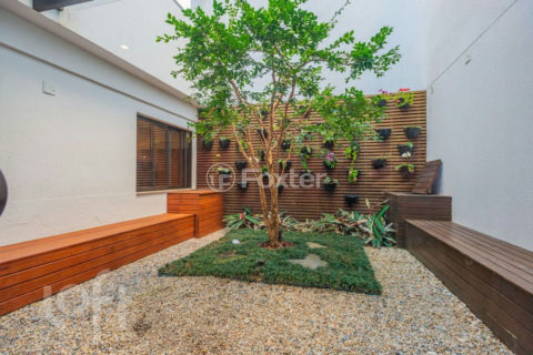 Image 26 - 1015994