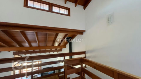 Image 33 - 1016055