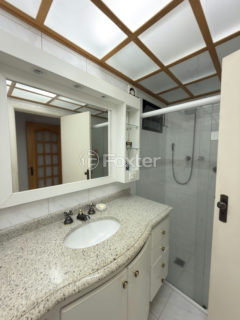 Image 11 - 1016279