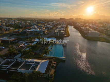 Image 34 - 1016316
