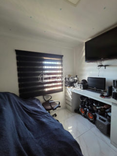 Image 21 - 1016518