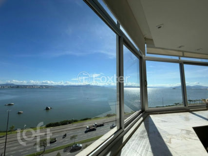 Image 6 - 1016683