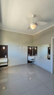 Image 4 - 1016883