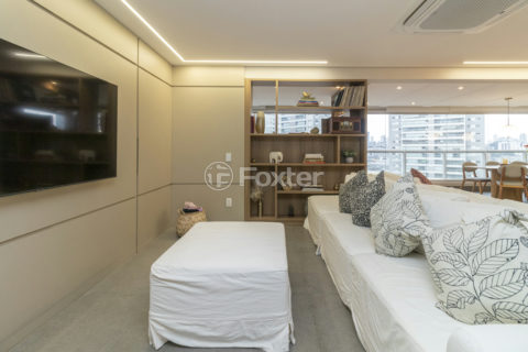 Image 11 - 1016944