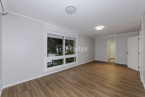 Image 21 - 1016995