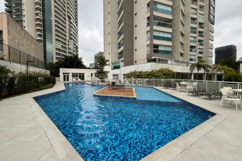 Image 17 - 1016998