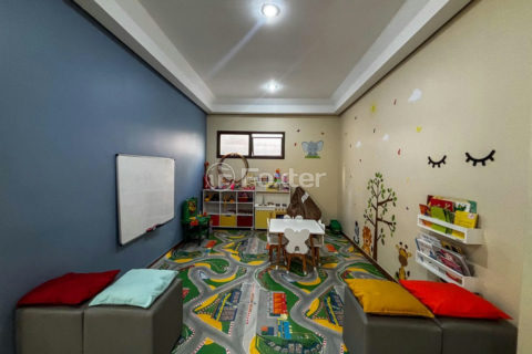 Image 37 - 1017159
