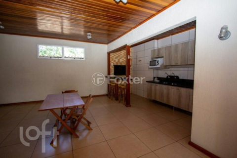 Image 27 - 1017165