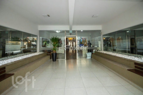Image 11 - 1017198